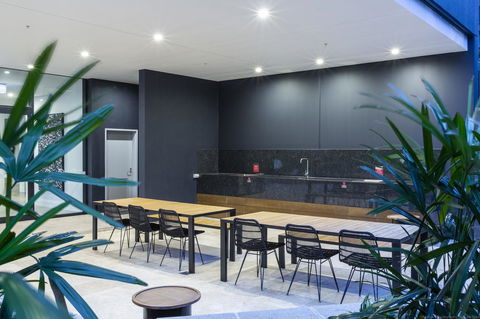 Boardwalk Burleigh Beach - Official - eTourism Australia 16