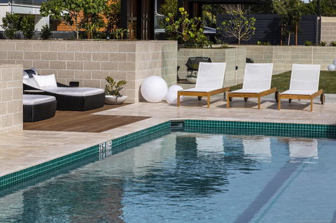 Boardwalk Burleigh Beach - Official - eTourism Australia 35