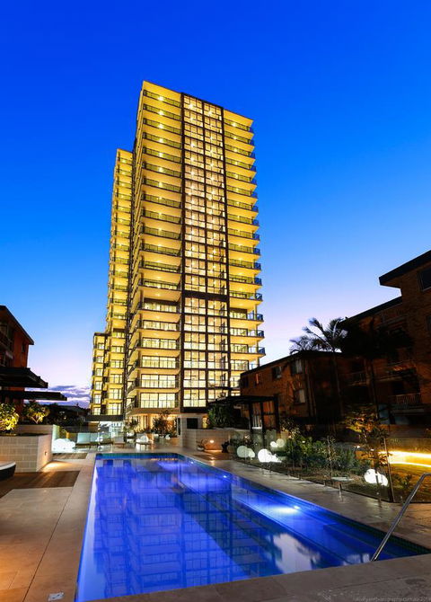 Boardwalk Burleigh Beach - Official - eTourism Australia 7