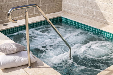 Boardwalk Burleigh Beach - Official - eTourism Australia 18