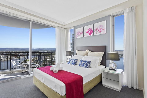 Beach Stay - Ocean & Riverview Resort Chevron Renaissance Central Surfers Paradise - eTourism Australia 8