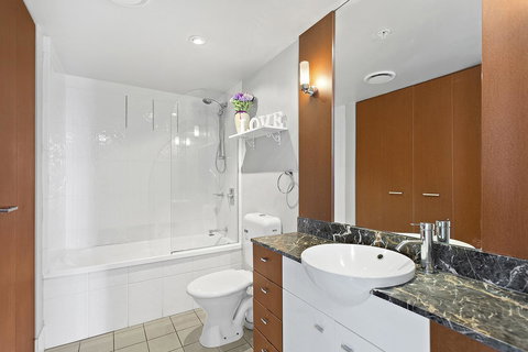 Beach Stay - Ocean & Riverview Resort Chevron Renaissance Central Surfers Paradise - eTourism Australia 6