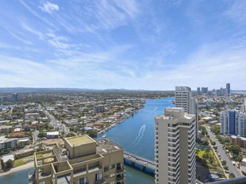 Beach Stay - Ocean & Riverview Resort Chevron Renaissance Central Surfers Paradise - eTourism Australia 15