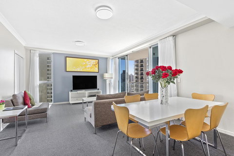 Beach Stay - Ocean & Riverview Resort Chevron Renaissance Central Surfers Paradise - eTourism Australia 10