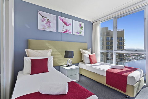 Beach Stay - Ocean & Riverview Resort Chevron Renaissance Central Surfers Paradise - eTourism Australia 9