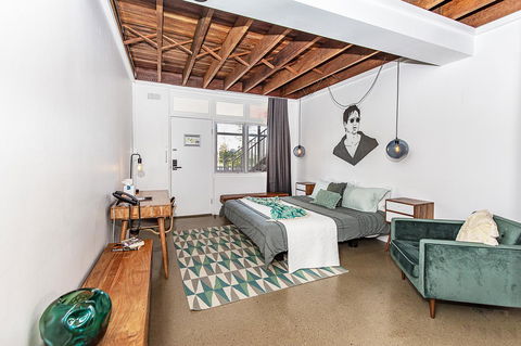 The Pink Hotel Coolangatta - eTourism Australia 23