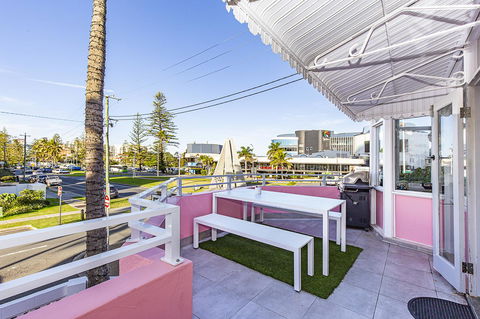 The Pink Hotel Coolangatta - eTourism Australia 6