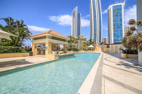 Towers Of Chevron - Private Apartment - eTourism Australia 12