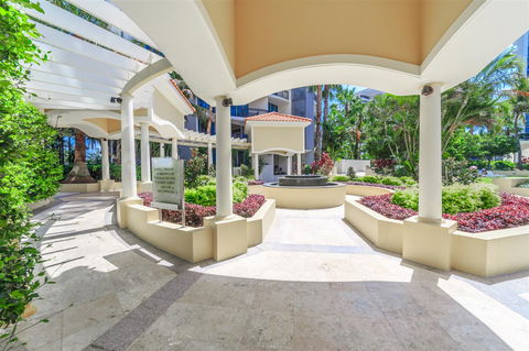 Towers Of Chevron - Private Apartment - eTourism Australia 15