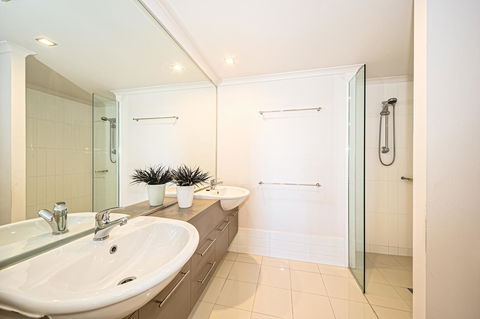 On The Bay Apartments - eTourism Australia 18