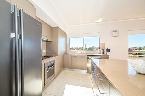 On The Bay Apartments - eTourism Australia 3