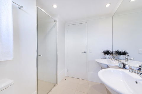 On The Bay Apartments - eTourism Australia 24