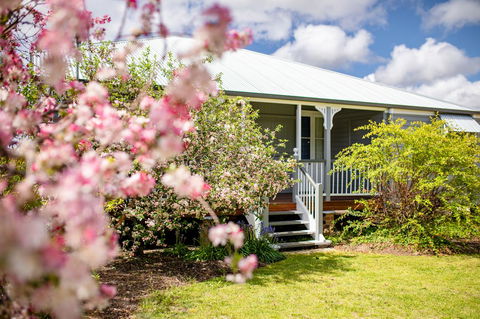 Apple Blossom Cottages - eTourism Australia 1