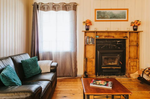 Apple Blossom Cottages - eTourism Australia 4