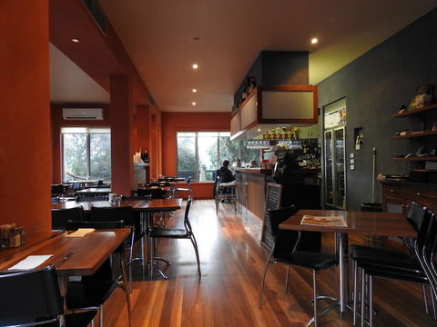 Waves Luxury Suites - eTourism Australia 1