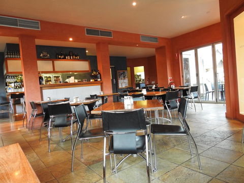 Waves Luxury Suites - eTourism Australia 0