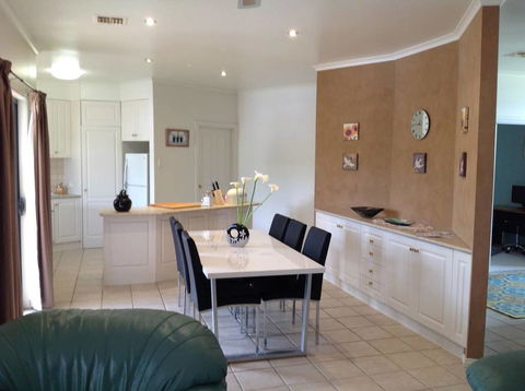 Wendy's Retreat - eTourism Australia 1