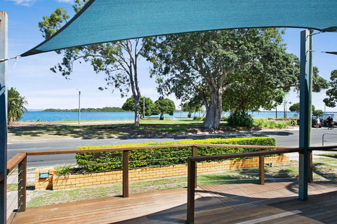 Wheelchair Friendly With Water Views - Welsby Pde, Bongaree - eTourism Australia 3