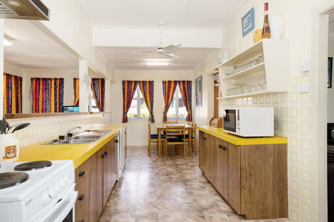 Wheelchair Friendly With Water Views - Welsby Pde, Bongaree - eTourism Australia 2