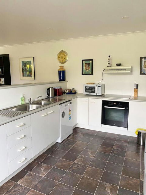 Woorim Secluded Palms Villa - eTourism Australia 3