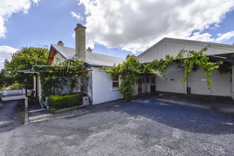 Wyatt Guest House - eTourism Australia 1