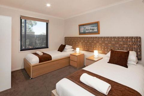 Aalen Lakeview Suite - eTourism Australia 0