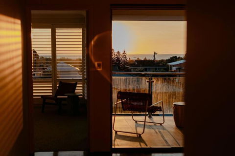 Above The Clouds By St Nicholas - eTourism Australia 3