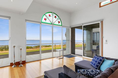 Absolute Bay Frontage With Open Fire And Spa Bath - eTourism Australia 4