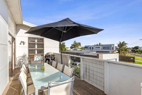 Adrift At Ocean Grove - eTourism Australia 2