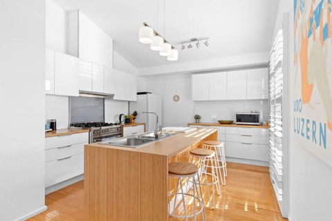 Adrift At Ocean Grove - eTourism Australia 3