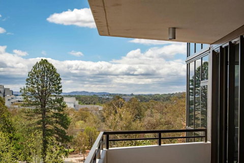 Amazing View In Large Apartment Barton ACT - eTourism Australia 0