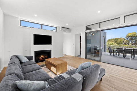 Aireys Sunset Beach House - eTourism Australia 3