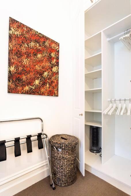 Albert Park Victorian House With Style And Art Gallery - eTourism Australia 2