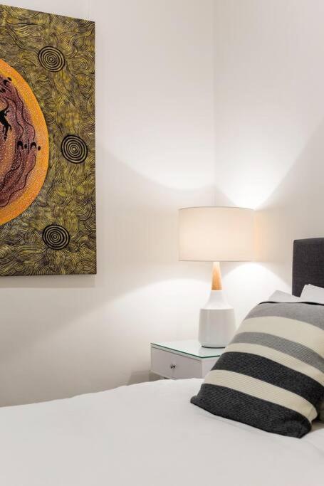 Albert Park Victorian House With Style And Art Gallery - eTourism Australia 4