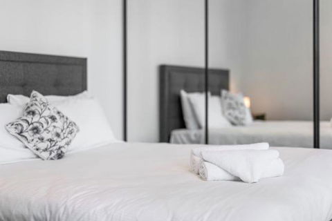 Amazing 1BR Apartment W Pool - eTourism Australia 3