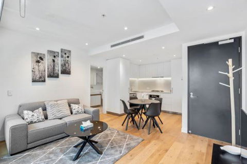 Amazing 1BR Apartment W Pool - eTourism Australia 1