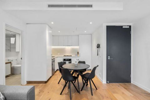 Amazing 1BR Apartment W Pool - eTourism Australia 2