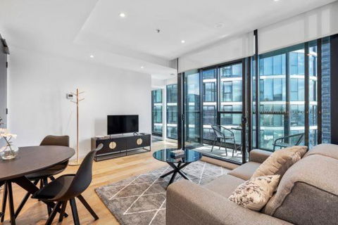 Amazing 1BR Apartment W Pool - eTourism Australia 0