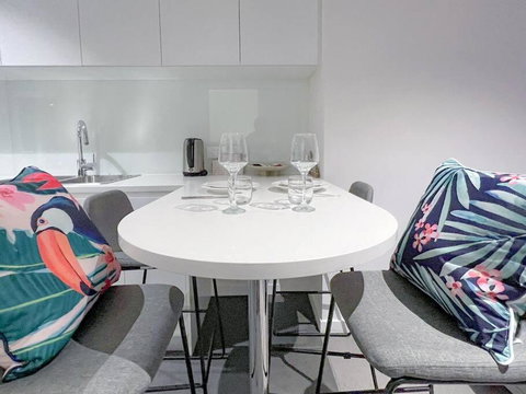 Amazing 2 Bedroom In CBD! - eTourism Australia 3