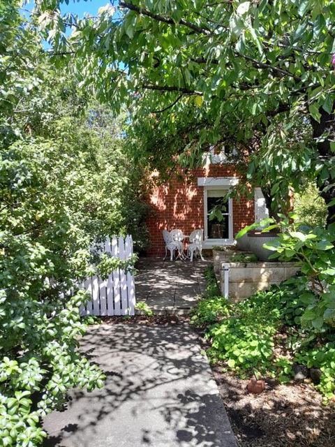 Annies Garden Cottage - eTourism Australia 0