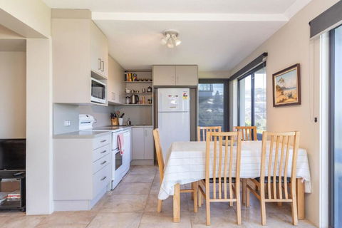 At Blueys - eTourism Australia 4