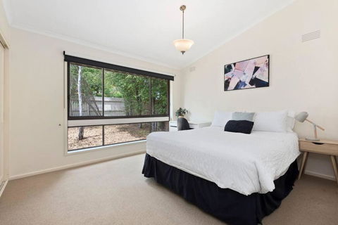 At The Hilltop - Sleeps 10 - eTourism Australia 2