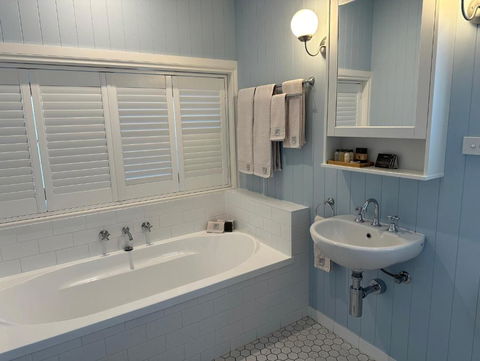 B & B On The Water - eTourism Australia 2