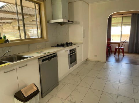 B Convenient And Livable Place For Daily Life - eTourism Australia 4