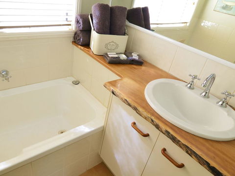 Apple Tree Cottage Montville - eTourism Australia 10