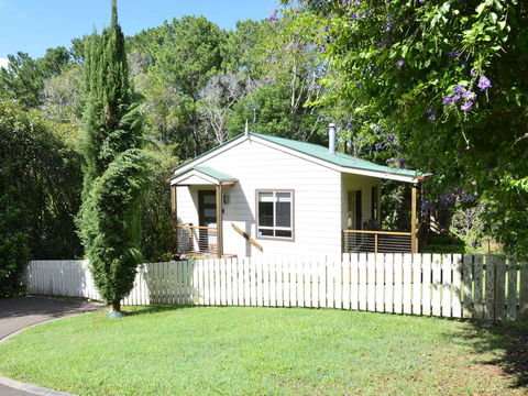 Apple Tree Cottage Montville - eTourism Australia 2