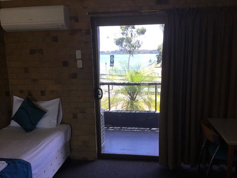 Bribie Waterways Motel - eTourism Australia 13