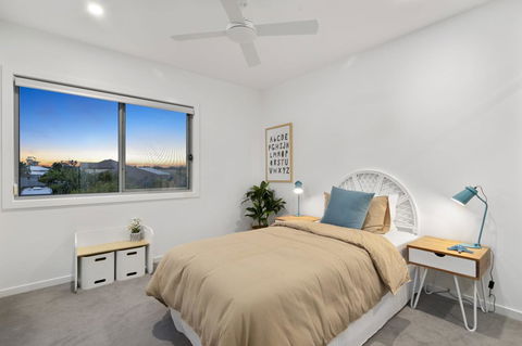 Luxury Canal Front Holiday House - eTourism Australia 3