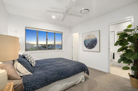 Luxury Canal Front Holiday House - eTourism Australia 13