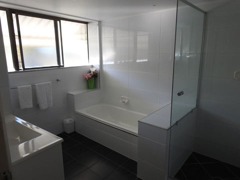 Placid Waters Holiday Apartments - eTourism Australia 10
